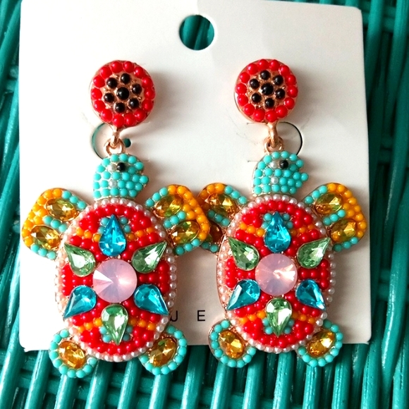 Beaded Sea Turtle Earrings - Picture 3 of 9
